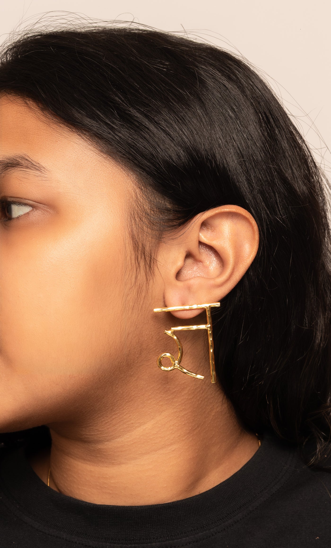 ज्ञ Earring