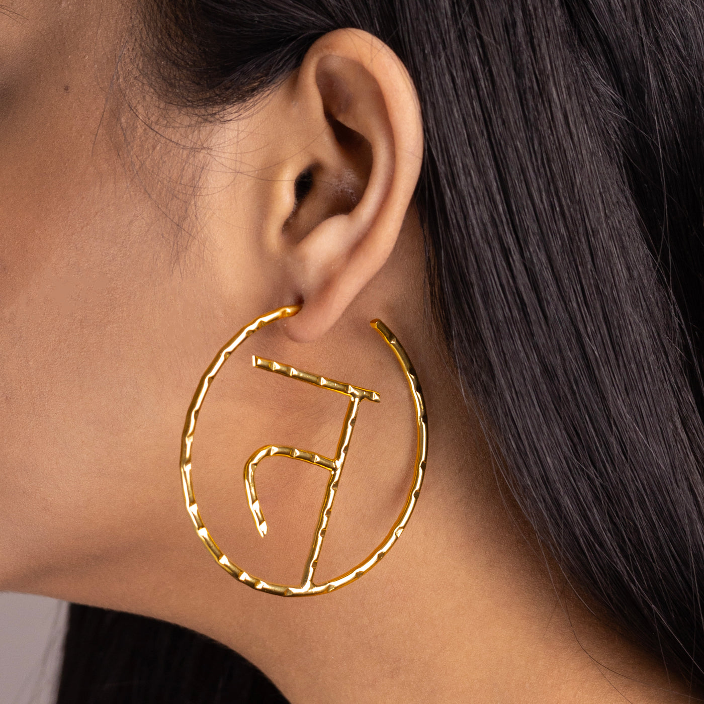 त Encircled Earring