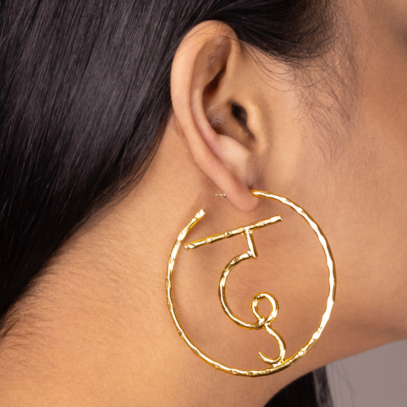 द Encircled Earring