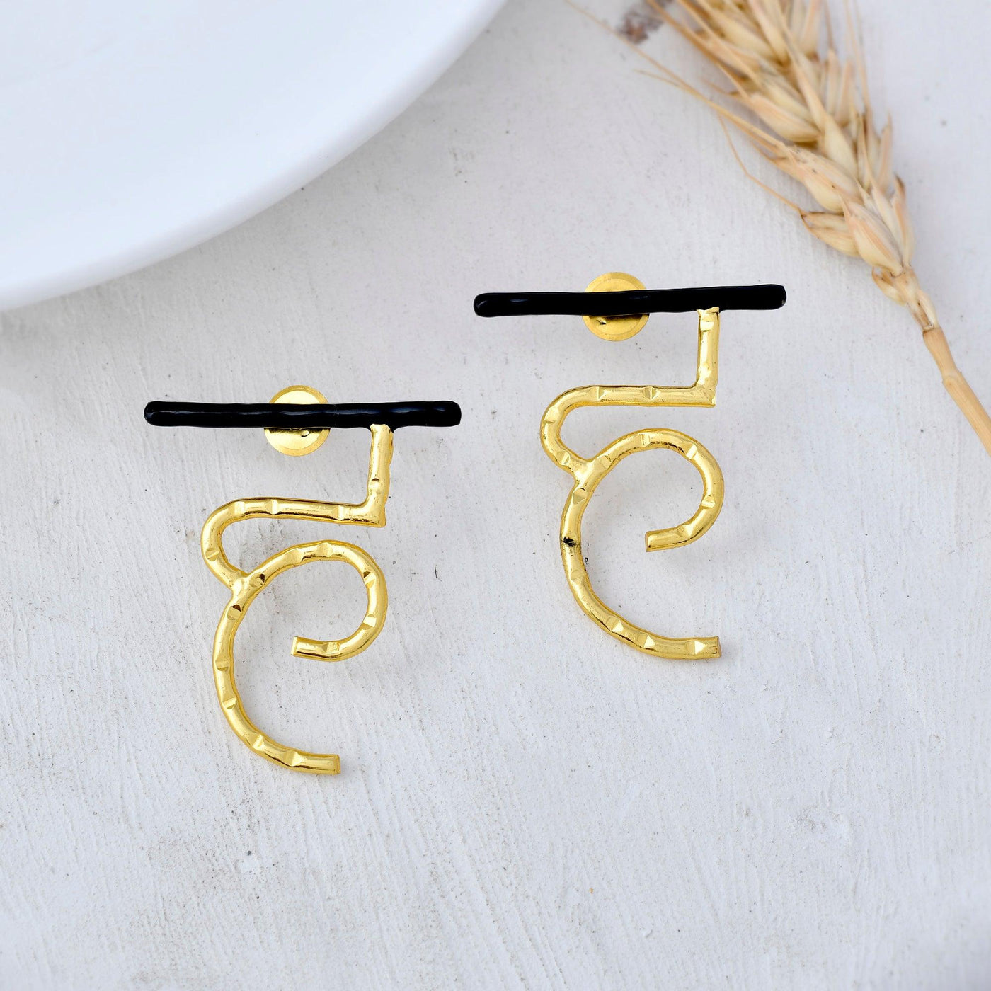 ह Highlighter Earring - Zuriijewels