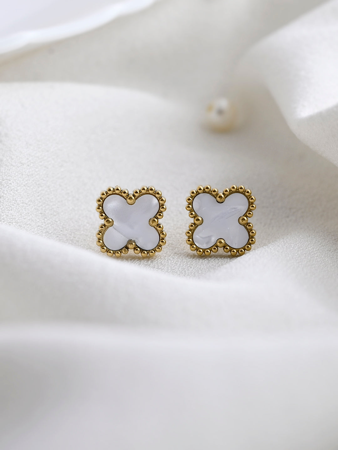 CLOVER STUDS