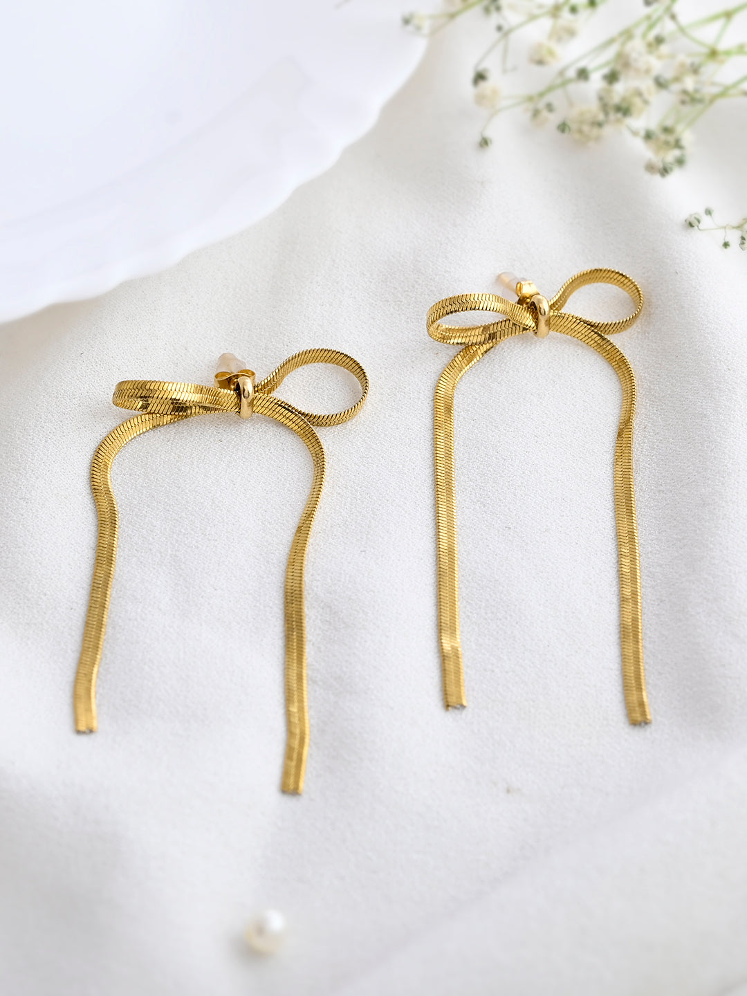 BOW METAL LONG EARRINGS