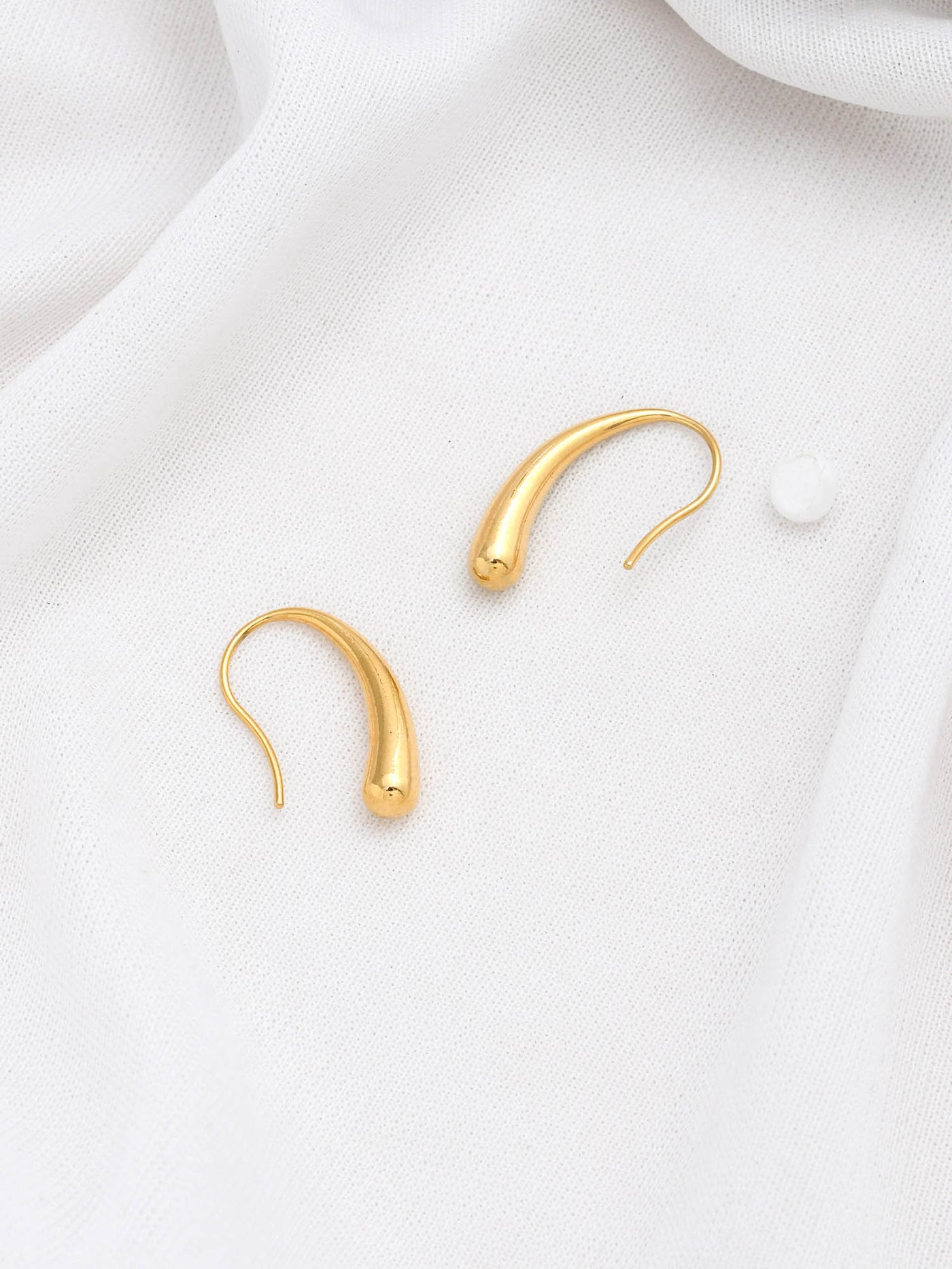 SLEEK DOME SHAPED HOOPS