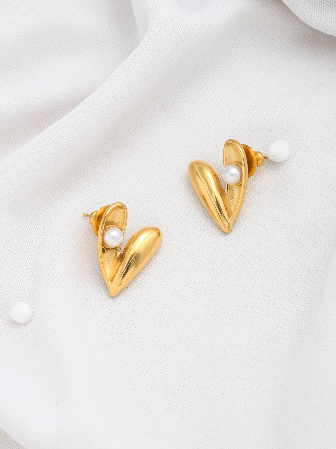 HEART N PEARL STUDS