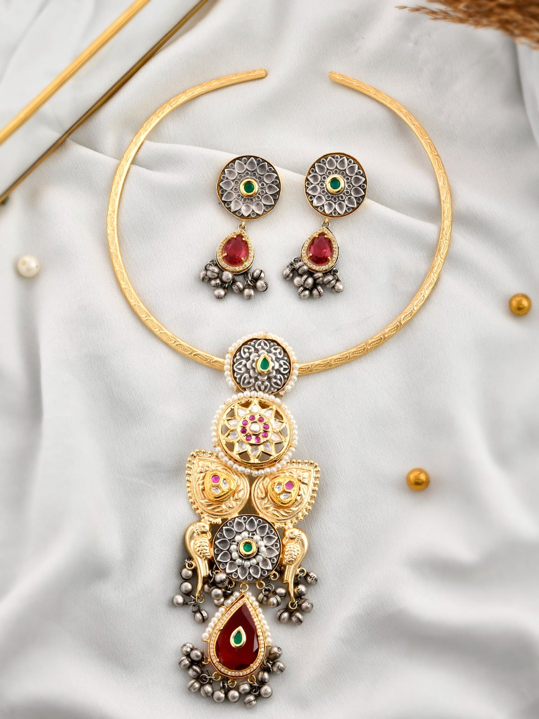 Dilkash Kundan Hasli Necklace Set