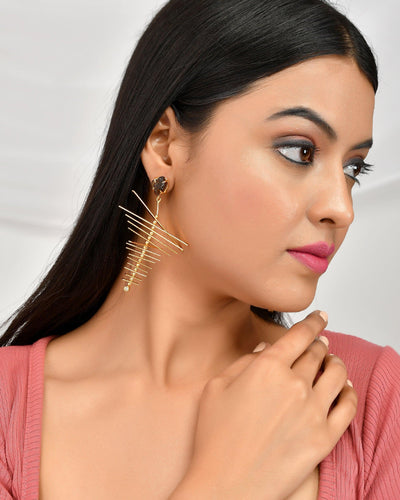 Dancing Shaped Earring - Zuriijewels