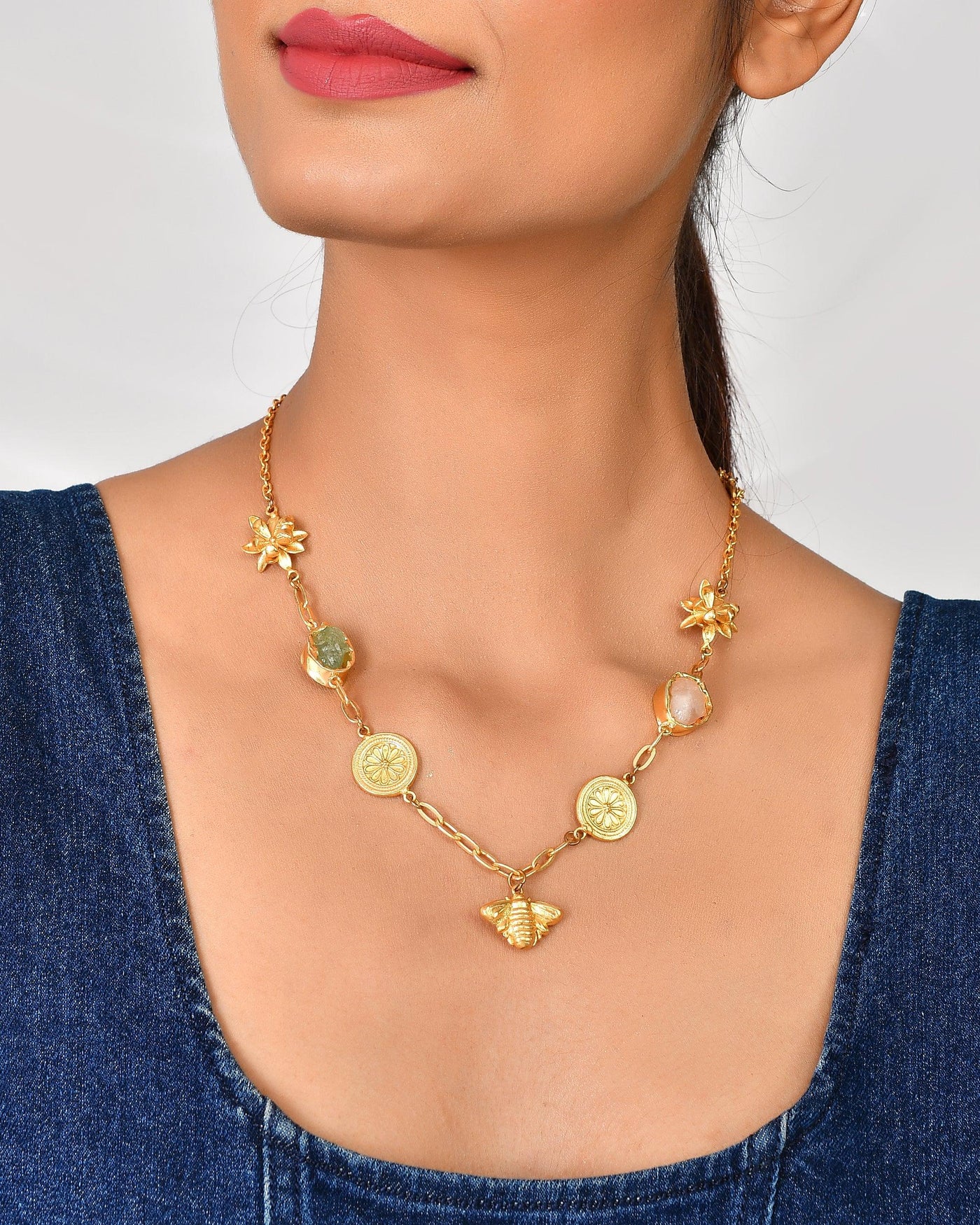 Floral Honey Bee Necklace - Zuriijewels