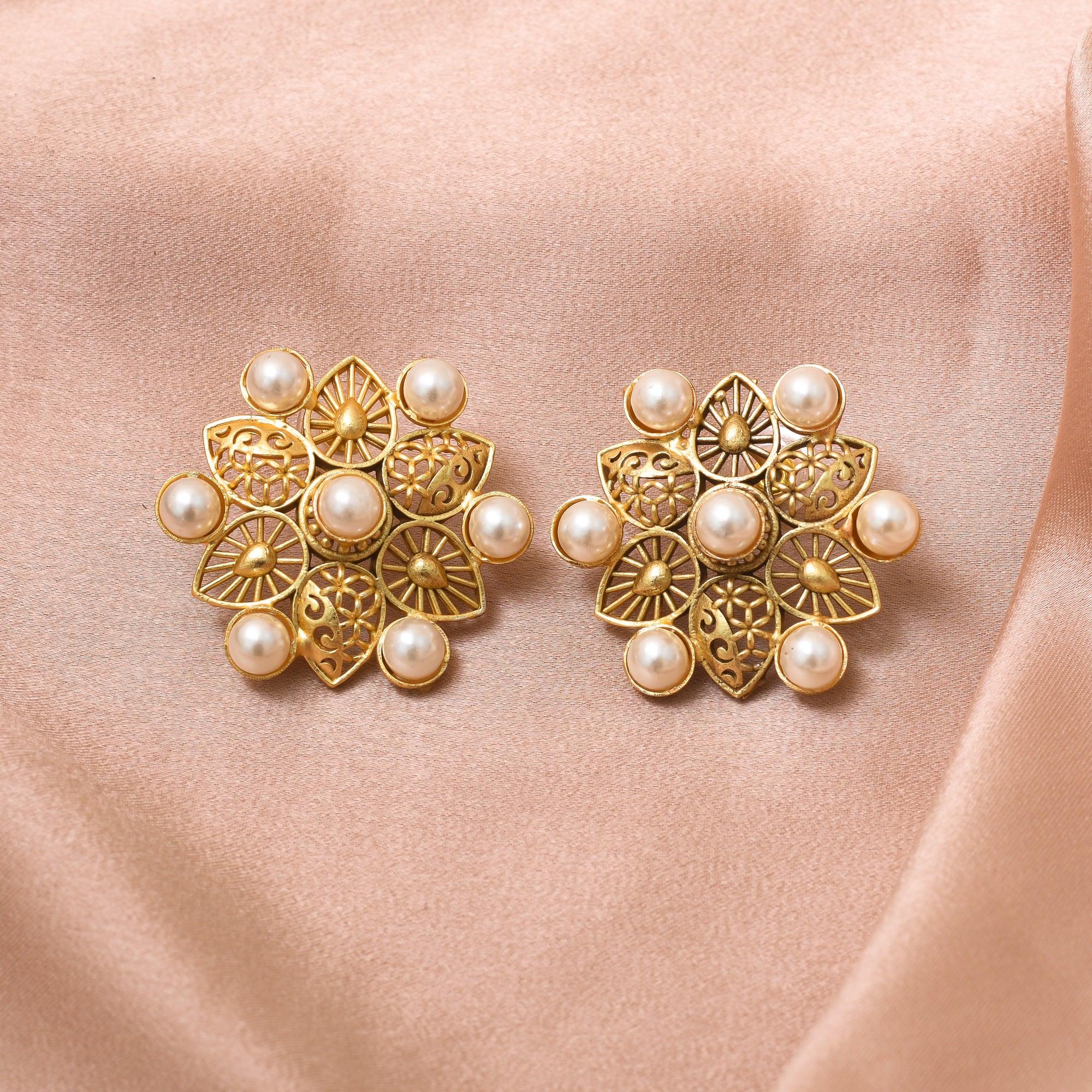 Textured Petal & Pearl Earring - Zuriijewels
